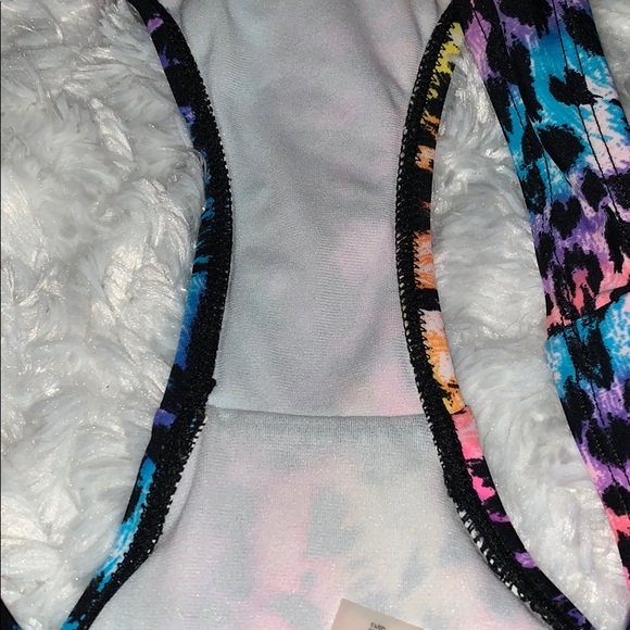 Bikini - Picture 3 of 3